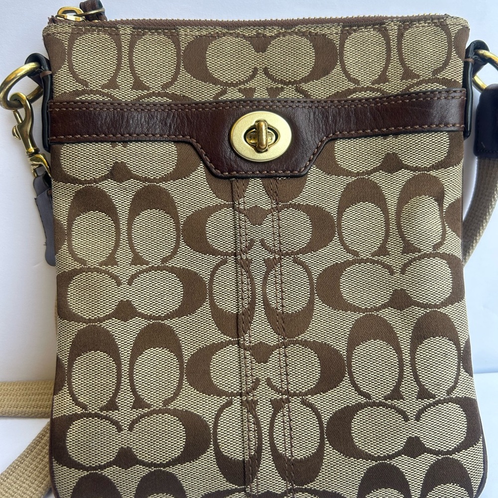 Vintage Coach Signature Turn lock Crossbody